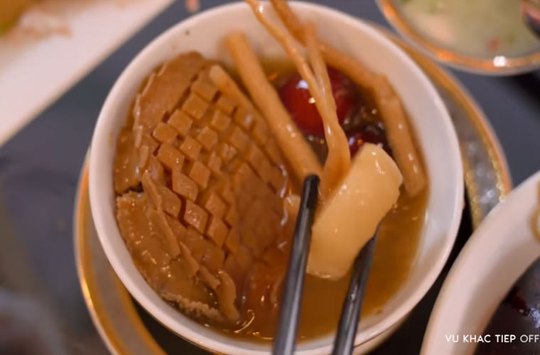 Độ chịu chơi của ông trùm Vũ Khắc Tiệp khiến bạn bè trầm trồ.