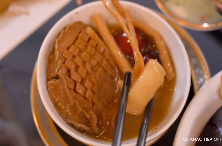 Độ chịu chơi của ông trùm Vũ Khắc Tiệp khiến bạn bè trầm trồ.