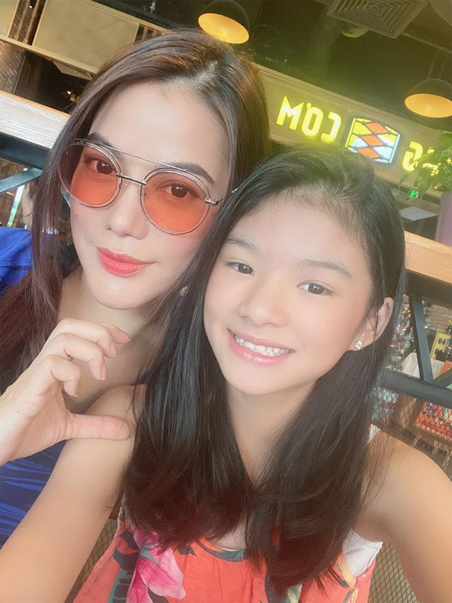 Hiện Bảo Tiên đã 12 tuổi và đang học một trường quốc tế có mức học phí hơn 500 triệu đồng/năm. Nam diễn viên Trần Bảo Sơn dự định sẽ cho con đi du học năm 16 tuổi.