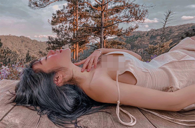 Thân hình nóng bỏng của Elly Trần không chỉ được chú ý tại Việt Nam mà rất nhiều trang tin Trung Quốc, Thái Lan đăng tải hình ảnh của cô.