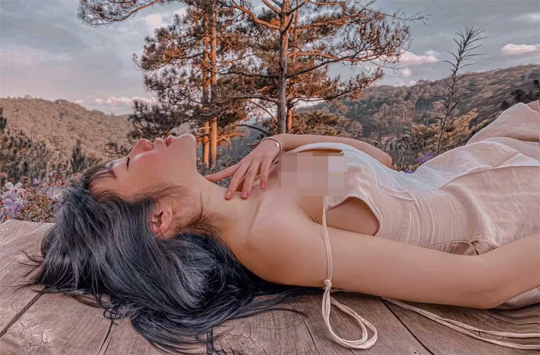 Thân hình nóng bỏng của Elly Trần không chỉ được chú ý tại Việt Nam mà rất nhiều trang tin Trung Quốc, Thái Lan đăng tải hình ảnh của cô.