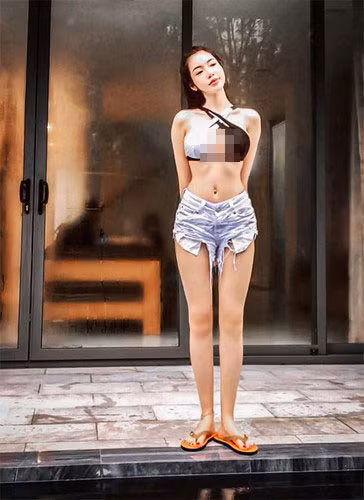 Theo chia sẻ của người đẹp sinh năm 1987, số đo ba vòng của cô là 88-58-90, cao 1m68.