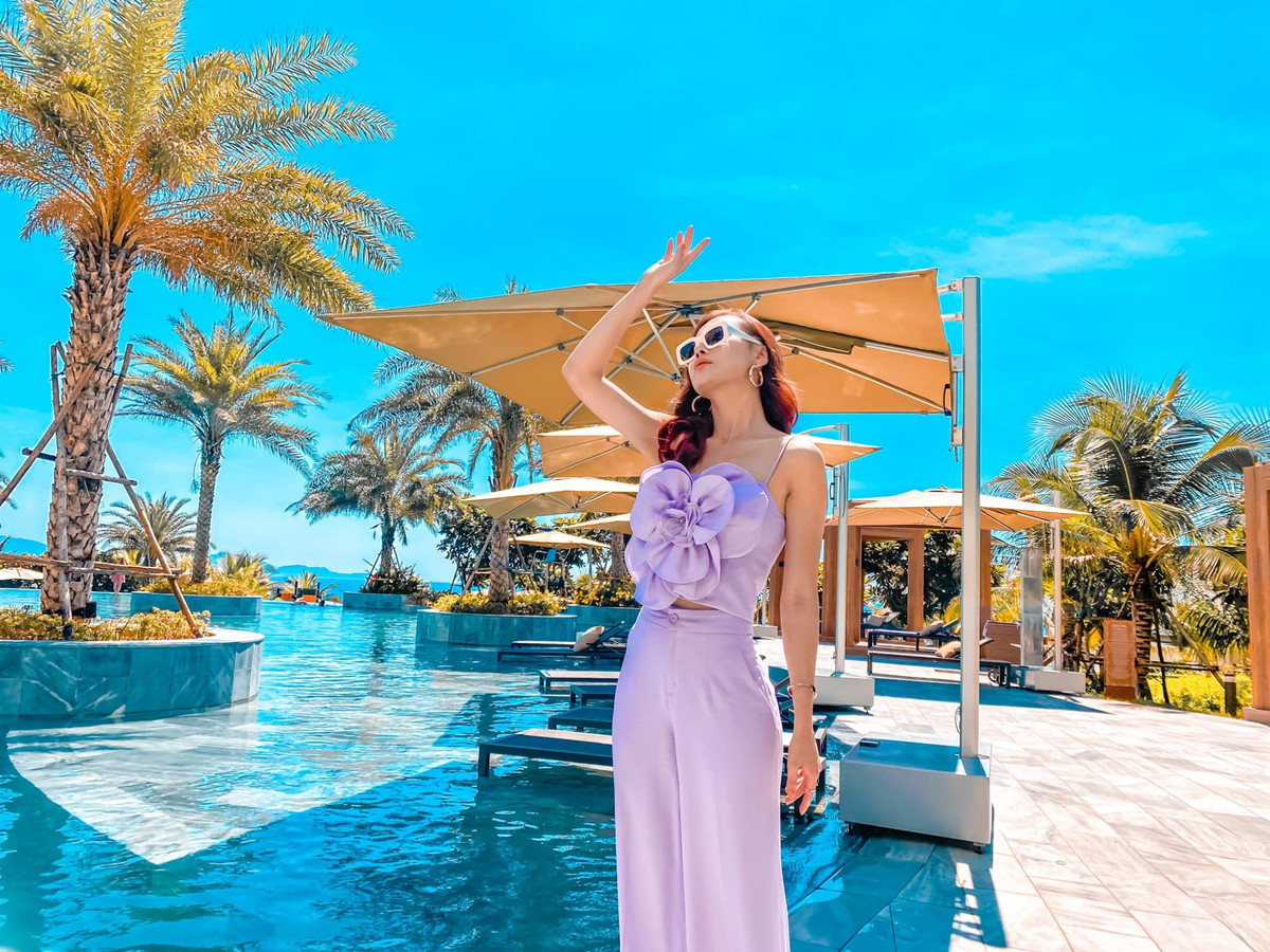 Thời gian này, Phương Oanh còn thực hiện nhiều bộ ảnh thời trang và sải bước trên sàn catwalk.