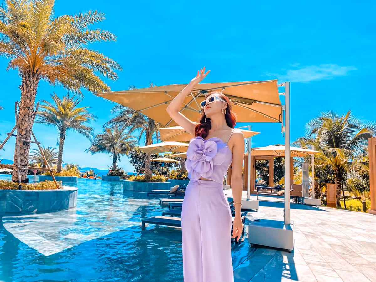 Thời gian này, Phương Oanh còn thực hiện nhiều bộ ảnh thời trang và sải bước trên sàn catwalk.