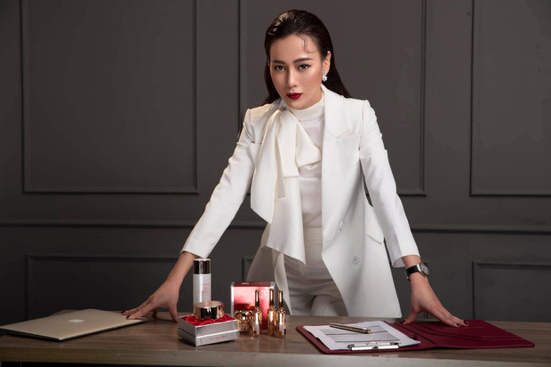 Phương Oanh từng chia sẻ, dù công việc kinh doanh của cô cũng bị ảnh hưởng không nhỏ bởi dịch bệnh COVID - 19 nhưng nữ diễn viên sinh năm 1989 hy vọng mọi người ủng hộ và yêu thương cô ở lĩnh vực kinh doanh giống như ở lĩnh vực nghệ thuật.