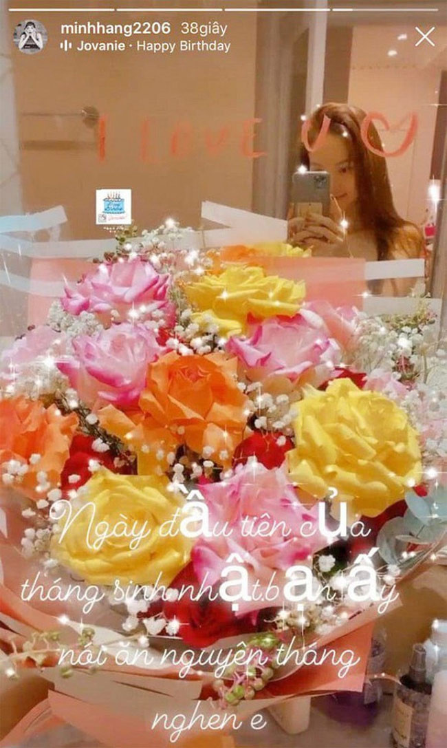 Dựa vào những lần Minh Hằng úp mở về bạn trai, thì người yêu giấu mặt rất chiều chuộng cô. Nữ ca sĩ chia sẻ trên Facebook cá nhân: "Ngày đầu tiên của tháng sinh nhật, bạn ấy nói ăn nguyên tháng nhé em".