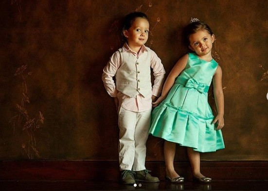 Tôm và Tép đẹp như thiên thần từ bé.