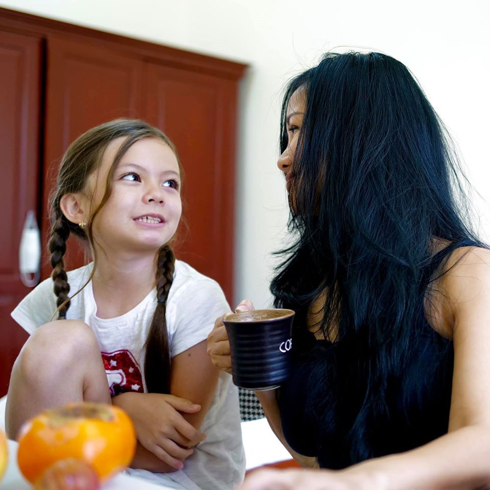 Hình ảnh mới nhất vô cùng đáng yêu của cặp song sinh nhà Hồng Nhung "đốn tim" cư dân mạng.