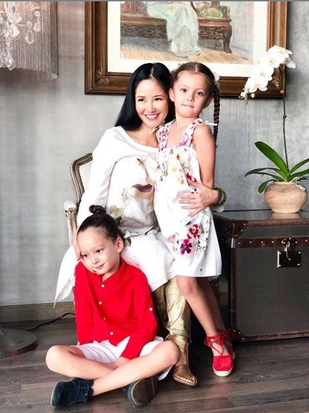 Cặp song sinh nhà "cô Bống" lớn lên trông thấy ở tuổi lên 8.