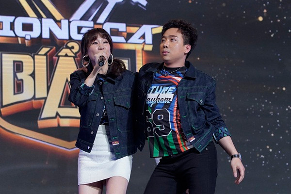 Trấn Thành và Hari Won đang là cặp vợ chồng đắt show MC nhất nhì làng giải trí Việt. Không chỉ làm MC hay giảm khảo chung một chương trình, vợ chồng Trấn Thành còn "đánh lẻ" ở nhiều kênh truyền hình.