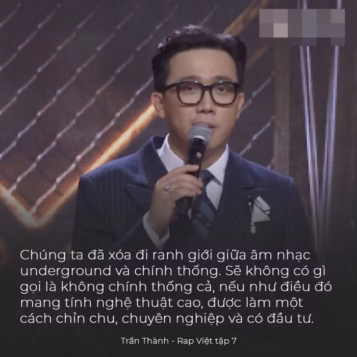 Mới đây nhất với vai trò là MC của "Rap Việt", Trấn Thành liên tục vướng phải những tranh cãi. Không chỉ bị chê khóc ngập lụt "Rap Việt", nam MC còn bị chỉ trích “sáo rỗng” vì hay lên giọng nói đạo lý.