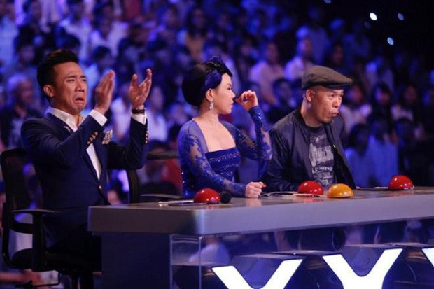 Trước đó, trong chương trình "Vietnam's Got Talent" năm 2016, Trấn Thành mắc lỗi nói nhịu thành từ nhạy cảm khi nhận xét về tiết mục của dàn giao hưởng hợp xướng đến từ Hà Nội. MC Trấn Thành nhanh chóng sửa lại câu nói của mình đến 2 lần và vui vẻ “đổ lỗi” cho nhóm thí sinh khiến anh bối rối.