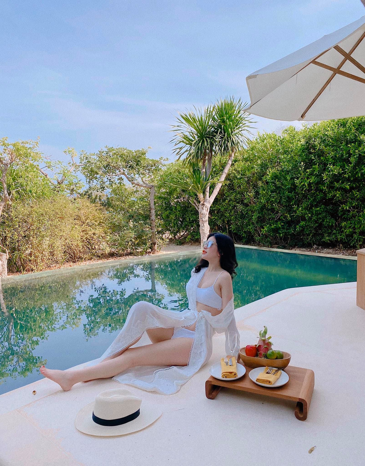  Hương Trần khoe cuộc sống sang chảnh không kém chồng cũ.