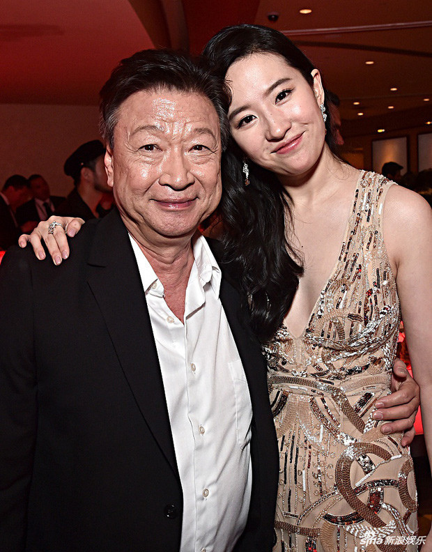 Ở tuổi 33 Lưu Diệc Phi dần lộ những nếp nhăn trên mặt, đặc biệt là khi cô cười.