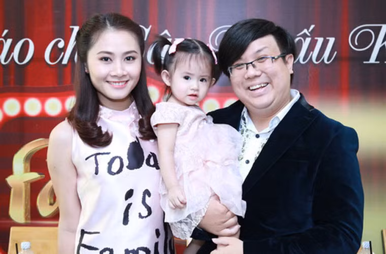 Sau ly hôn, Gia Bảo nhận trách nhiệm đóng 100% tiền học phí cho con gái Grammy dù vợ cũ đề nghị chia đôi số tiền, mỗi người chịu một nửa.