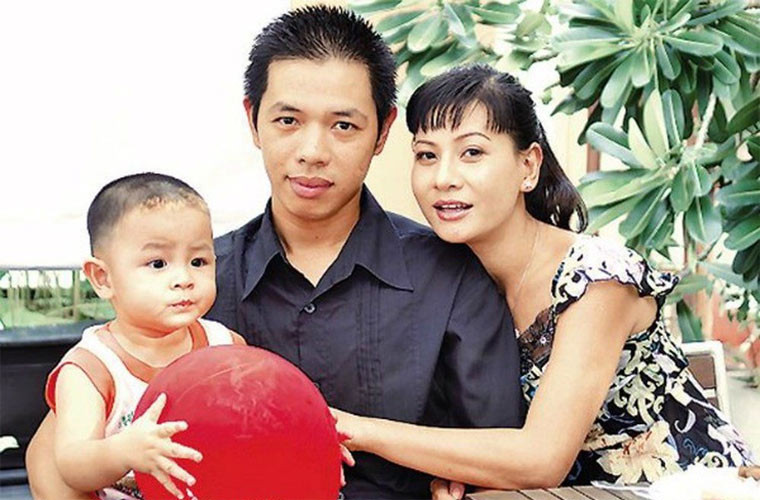 Nam diễn viên Thái Hòa cho biết, sau khi ly hôn với Cát Phượng anh vẫn gửi tiền cho con trai nhưng không đều đặn: "Về chuyện trợ cấp cho Bom, tôi với Phượng khá thoải mái. Tháng nào có tiền nhiều thì trợ cấp, tháng nào không có thì nói không có, Phượng chẳng đòi hỏi điều gì".