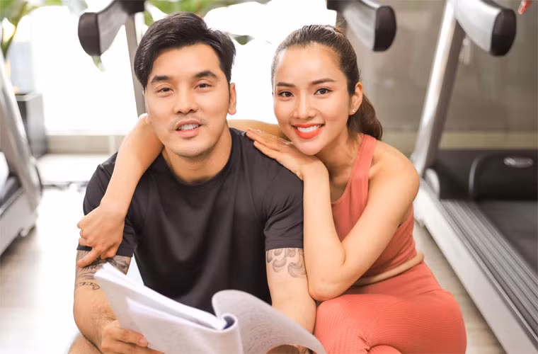 Vợ chồng Ưng Hoàng Phúc - Kim Cương không chỉ đẹp đôi mà còn hỗ trợ nhau rất tốt trong cả công việc lẫn việc gia đình, chăm sóc con cái.