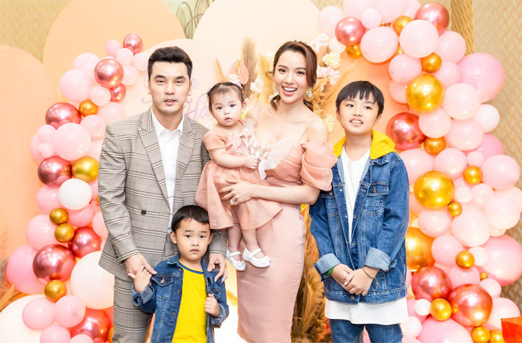 Sau khi kết hôn, Kim Cương sinh thêm hai con cho Ưng Hoàng Phúc và lui về chăm lo gia đình, không hoạt động nghệ thuật nữa.