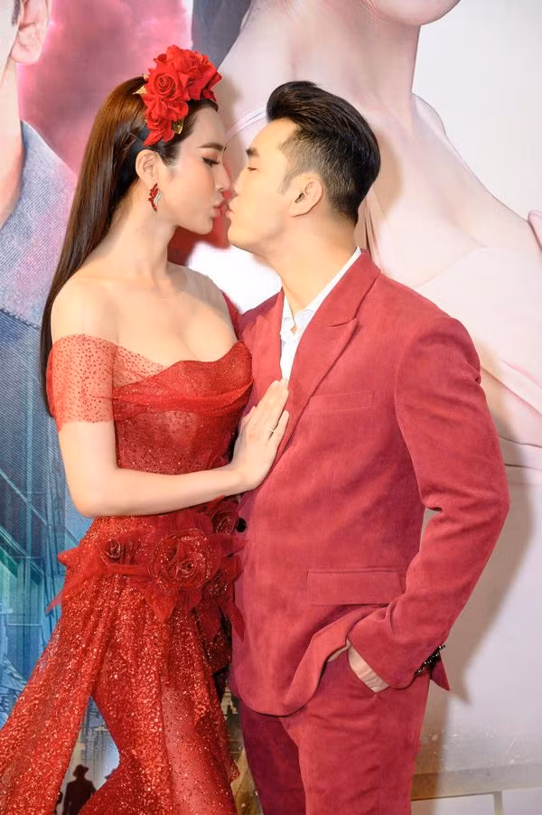 Sau 7 năm bên nhau, năm 2018 cả hai mới làm đám cưới mặc cho bao lời xầm xì vì khi đó, Kim Cương đã có một cậu con trai riêng.