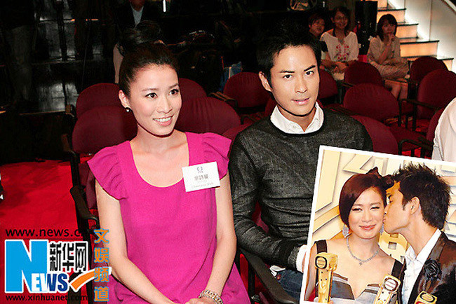 Vướng khá nhiều tin đồn tình cảm với các nam đồng nghiệp như: Trịnh Gia Dĩnh (ảnh), Trương Trí Lâm, Lâm Phong,... nhưng Xa Thi Mạn chỉ giữ im lặng. Cô vẫn đang tận hưởng cuộc sống độc thân nhiều người mơ ước.