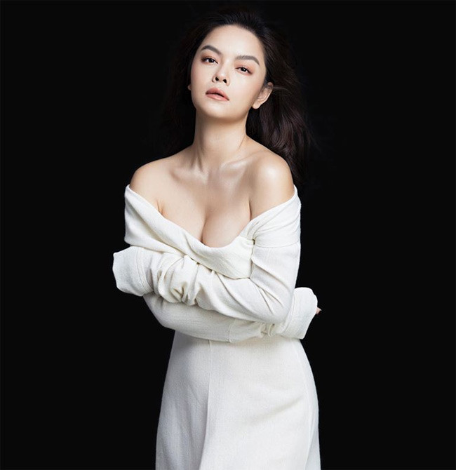 Sau ly hôn, Quỳnh Anh không than vãn, không kể lể, chỉ lặng lẽ trở lại với showbiz bằng những sản phẩm âm nhạc mới của mình.