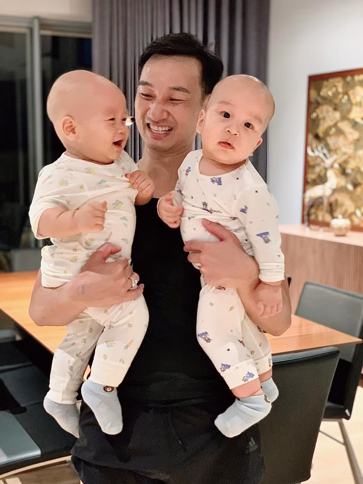  Cặp song sinh nhà MC Thành Trung đã được hơn 10 tháng tuổi.