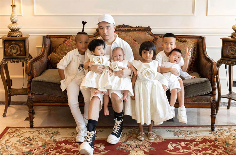 Vì nhận nuôi các con từ bé, nên Đỗ Mạnh Cường hiểu rõ cá tính từng bé và tôn trọng cá tính riêng của các con.