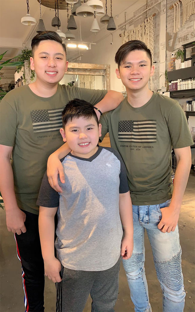 Ba anh em Bằng Phương, Bằng Anh và Bằng Trương càng lớn càng đẹp trai.