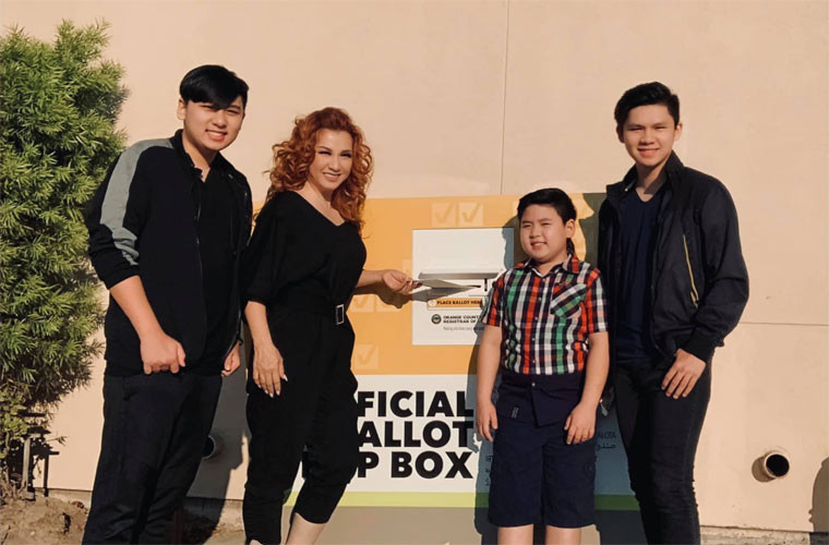 Bằng Kiều cho biết, anh là người chiều con hơn vợ cũ. Trizzie Phương Trinh nuôi dạy con rất nghiêm khắc và luôn phải đóng "vai ác" trong nhà.