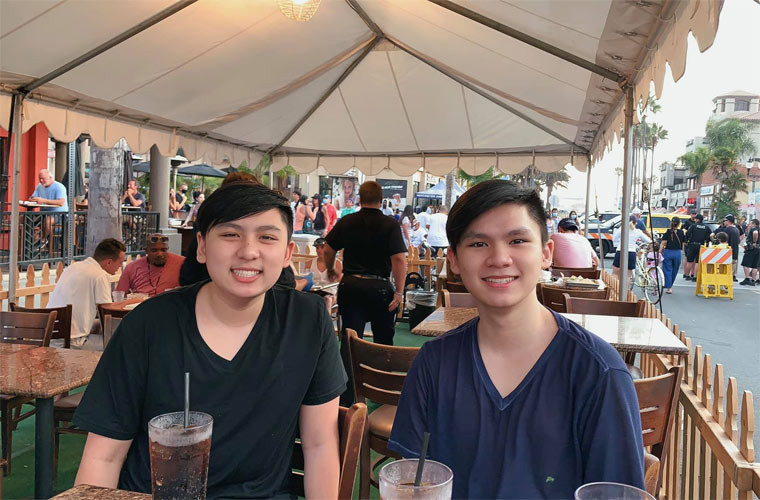 Hai cậu con trai lớn của Bằng Kiều - Trizzie Phương Trinh giờ đã ra dáng thanh niên, to cao hơn bố.