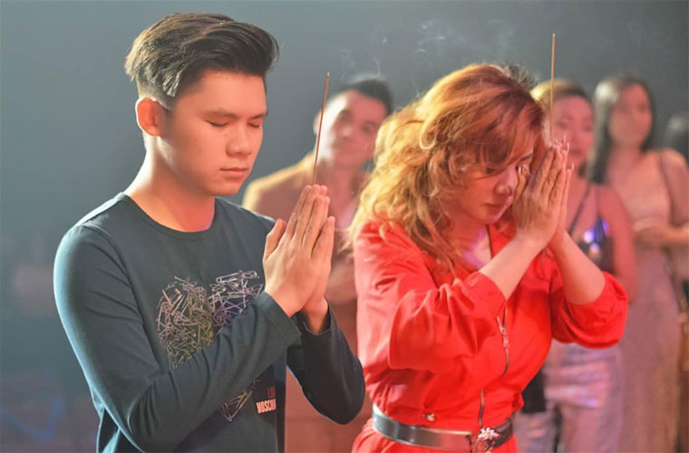 Beckam thừa hưởng gene nghệ thuật của bố mẹ nên rất thích đàn và chơi đàn từ năm 12 tuổi. Trong một số sản phẩm âm nhạc của mình, Bằng Kiều cũng để Beckam tham gia với tư cách nghệ sĩ đệm đàn.