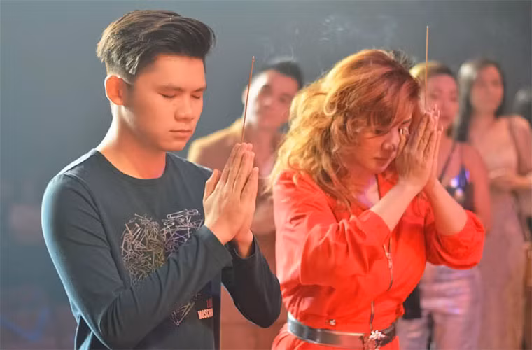 Beckam thừa hưởng gene nghệ thuật của bố mẹ nên rất thích đàn và chơi đàn từ năm 12 tuổi. Trong một số sản phẩm âm nhạc của mình, Bằng Kiều cũng để Beckam tham gia với tư cách nghệ sĩ đệm đàn.