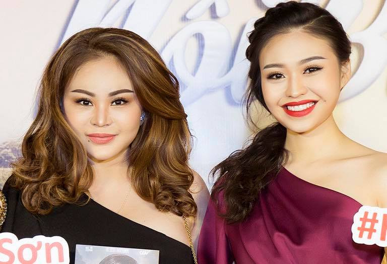 Lê Giang còn tự tin đăng ảnh chụp cùng con gái Lê Lộc, tự nhận xét "hai mẹ con trông như hai chị em".