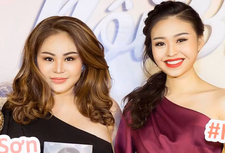 Lê Giang còn tự tin đăng ảnh chụp cùng con gái Lê Lộc, tự nhận xét "hai mẹ con trông như hai chị em".