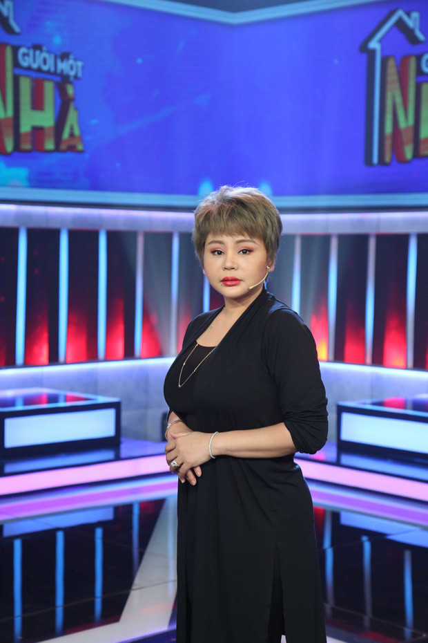 Sau lùm xùm bị lấy ảnh quảng cáo trái phép, nhan sắc hiện tại của Lê Giang sau nhiều lần "dao kéo" lại nhận được sự quan tâm của khán giả.