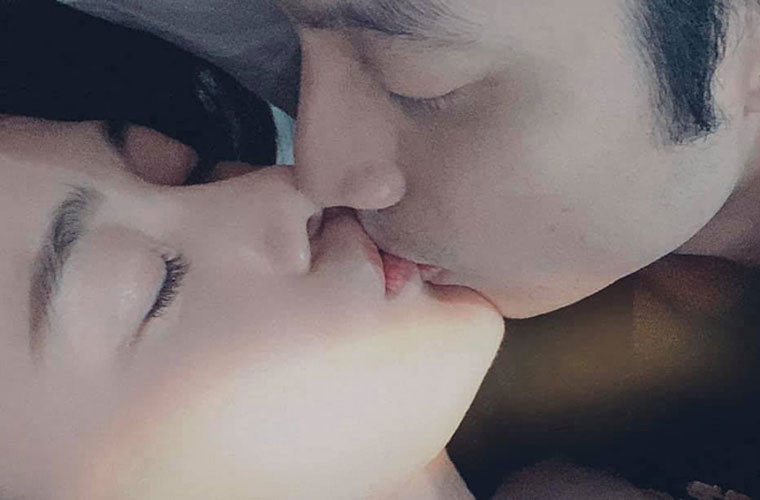 Phương Oanh cho biết, cô và bạn trai quen nhau qua bạn bè giới thiệu và ngay lập tức trúng tiếng sét ái tình.