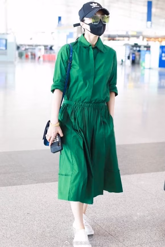 Hôm nay (15/6), Phạm Băng Băng đã có mặt tại sân bay Bắc Kinh để di chuyển phục vụ công việc.