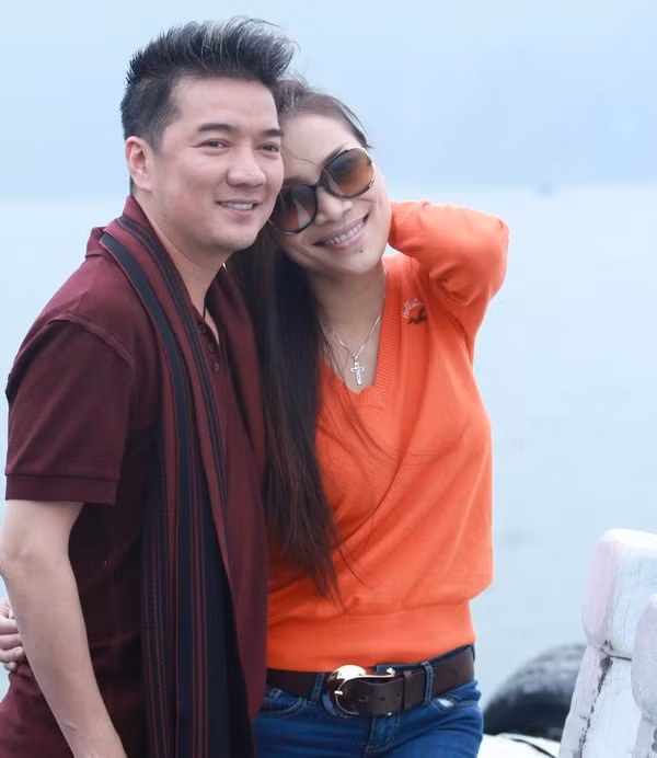 Hai ca sĩ đã gắn bó với nhau hơn 20 năm. Cả hai luôn coi nhau như người nhà, quan tâm, chia sẻ với nhau mọi thứ từ công việc tới cuộc sống.