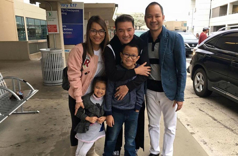 Không chỉ thân thiết với Hồng Ngọc, Mr Đàm còn thân thiết với cả chồng của cô, Thomas Tâm Nguyễn. Mỗi khi Mr Đàm sang Mỹ lưu diễn, có dịp là cả gia đình Hồng Ngọc lại ra tận sân bay đón anh.