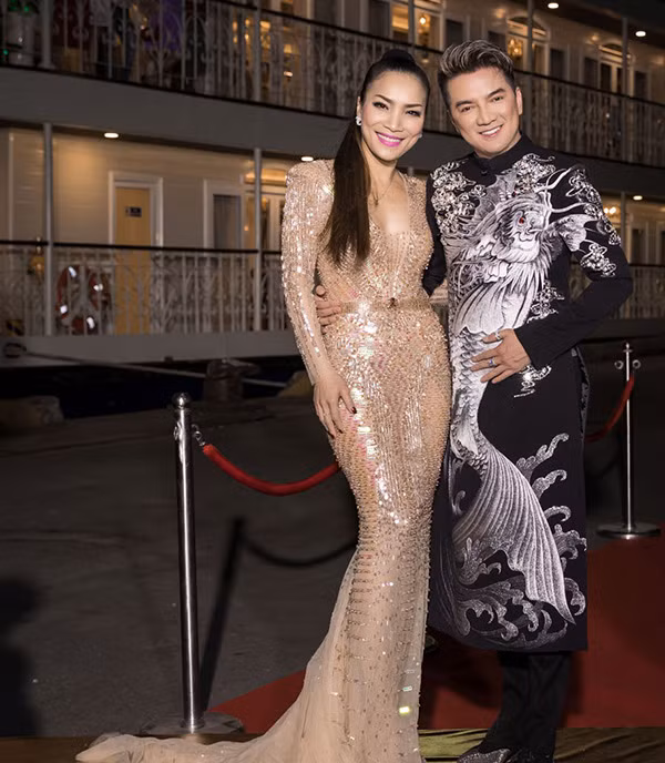 Đàm Vĩnh Hưng cũng yêu cầu những người thân quen không đăng hình ảnh Hồng Ngọc bị bỏng lên trang cá nhân để không ảnh hưởng tới tâm trạng và tinh thần của nữ ca sĩ lúc này.