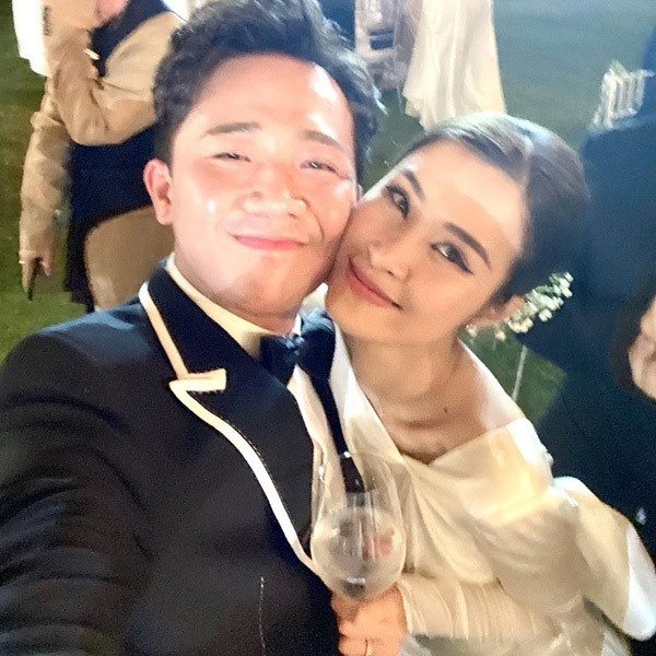 Trong đám cưới của Đông Nhi – Ông Cao Thắng, nam MC tiết lộ anh từng “cua” Đông Nhi nhưng bất thành vì bị nữ ca sĩ từ chối ngay khi mở lời.