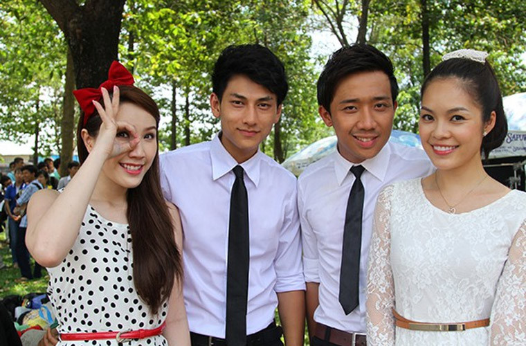 Hai người từng đóng chung phim “Gia sư nữ quái”. Dương Cẩm Lynh còn chia sẻ Trấn Thành luôn có mặt, tặng cô gấu bông, hoa rồi pha trò cho cô vui mỗi khi cô có chuyện buồn và gọi điện cho anh tới.