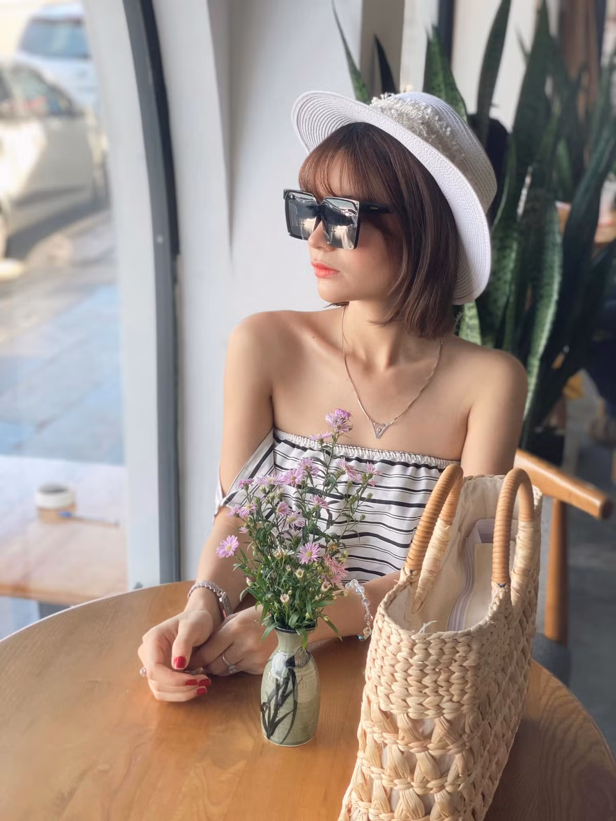 Cả hai quen nhau tại hậu trường chương trình Cười Xuyên Việt năm 2015. Thảo Vy khi đó là fan của chàng Á quân Cười xuyên Việt Mạc Văn Khoa.