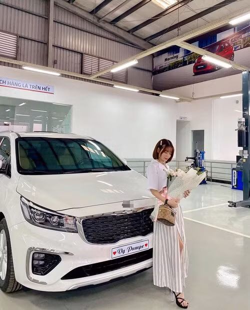 Tuy vậy, cô luôn chọn cách im lặng và dùng thời gian để chứng minh tình yêu lâu bền.