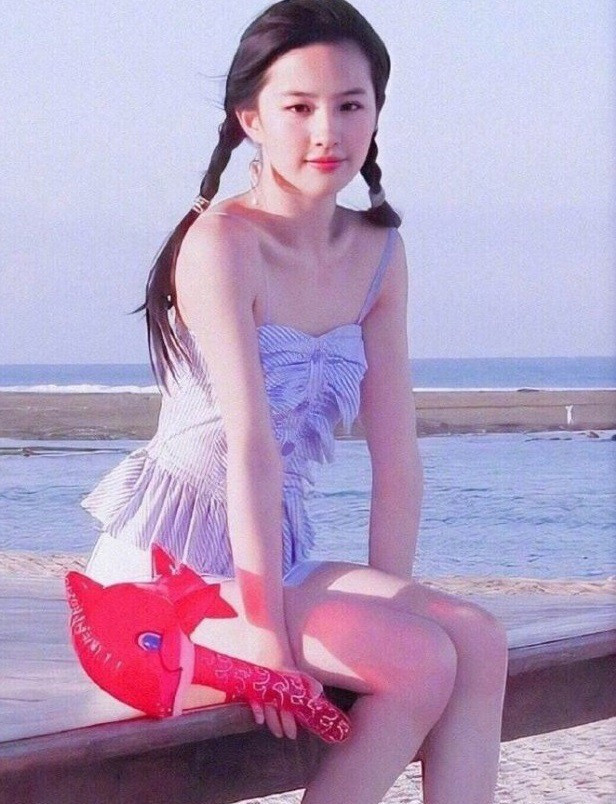 Vẻ đẹp thanh khiết của Lưu Diệc Phi ở tuổi 16.