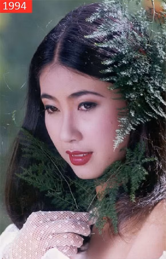 Không chỉ là người mẫu ảnh, Hà Kiều Anh còn tham gia biểu diễn thời trang và cả đóng phim từ khi còn trẻ.