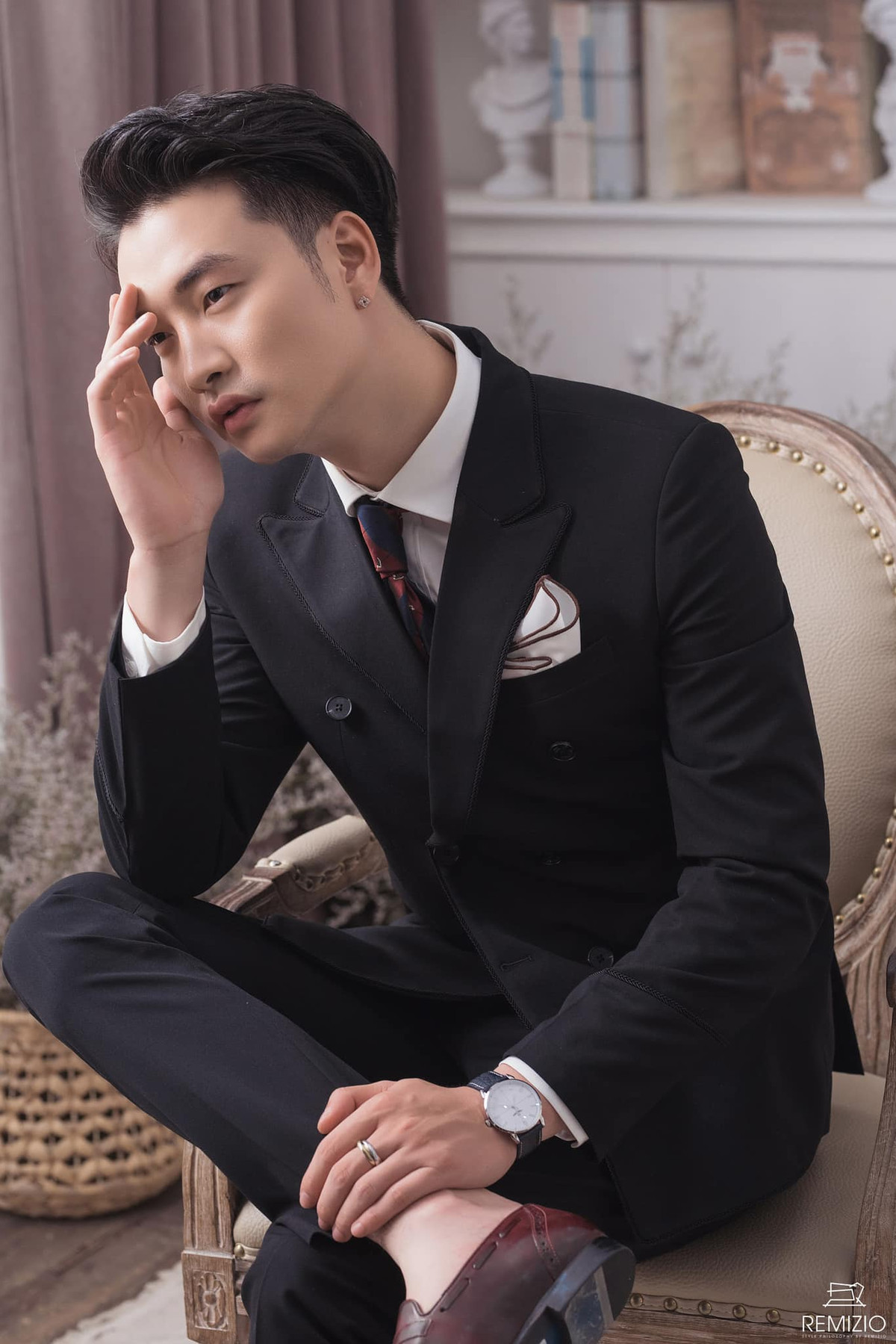 Đây không phải là lần đầu tiên Trọng Lân "Tình yêu và tham vọng" được các đạo diễn "chọn mặt gửi vàng" giao cho đóng những vai công tử ăn chơi, cưỡng bức gái xinh. Anh từng tham gia các phim như: Người phán xử, Quỳnh búp bê, Cô gái nhà người ta...