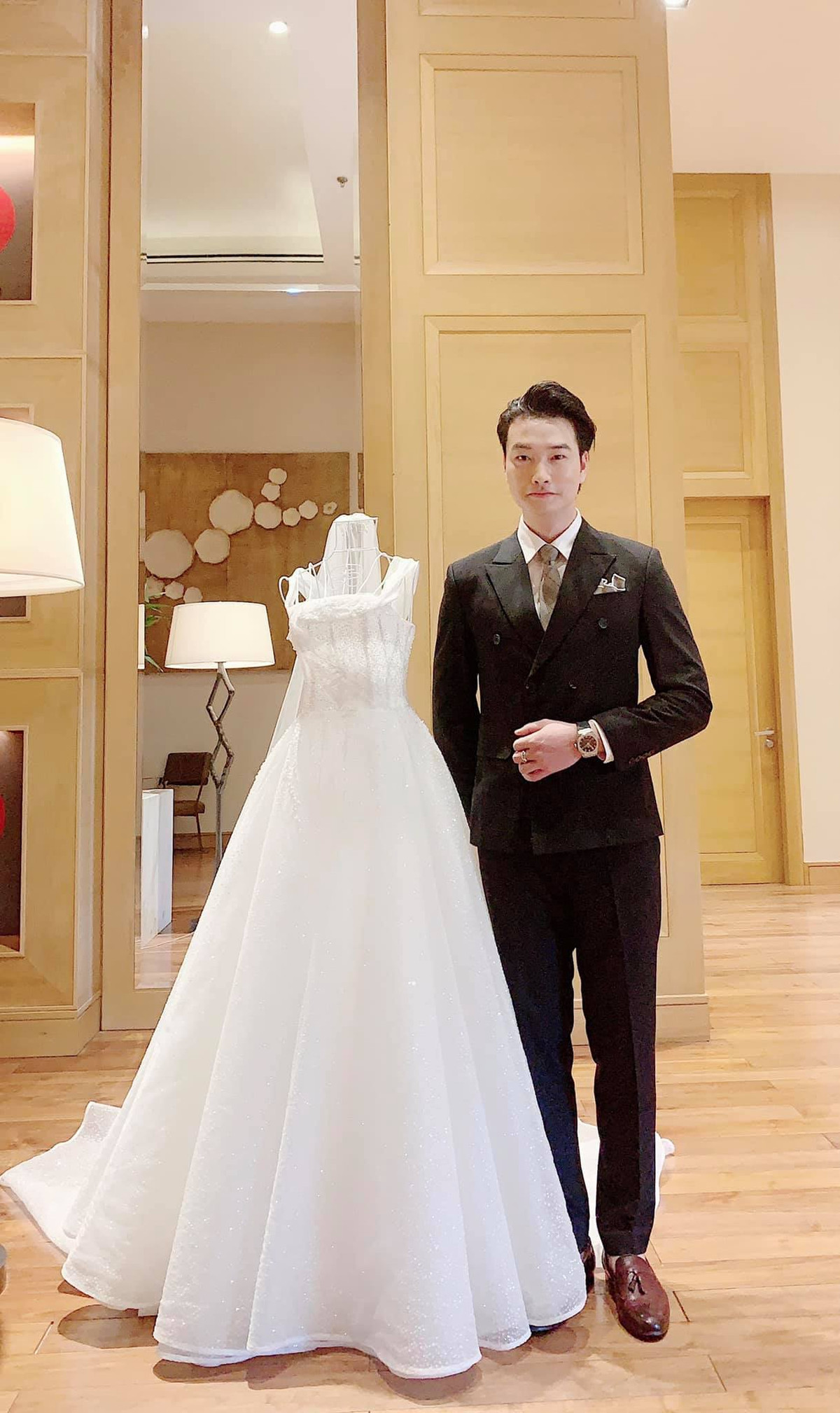 Được biết, Trọng Lân đã có bạn gái ngoài ngành giải trí nhưng lại liên tục than "ế" trên trang cá nhân.