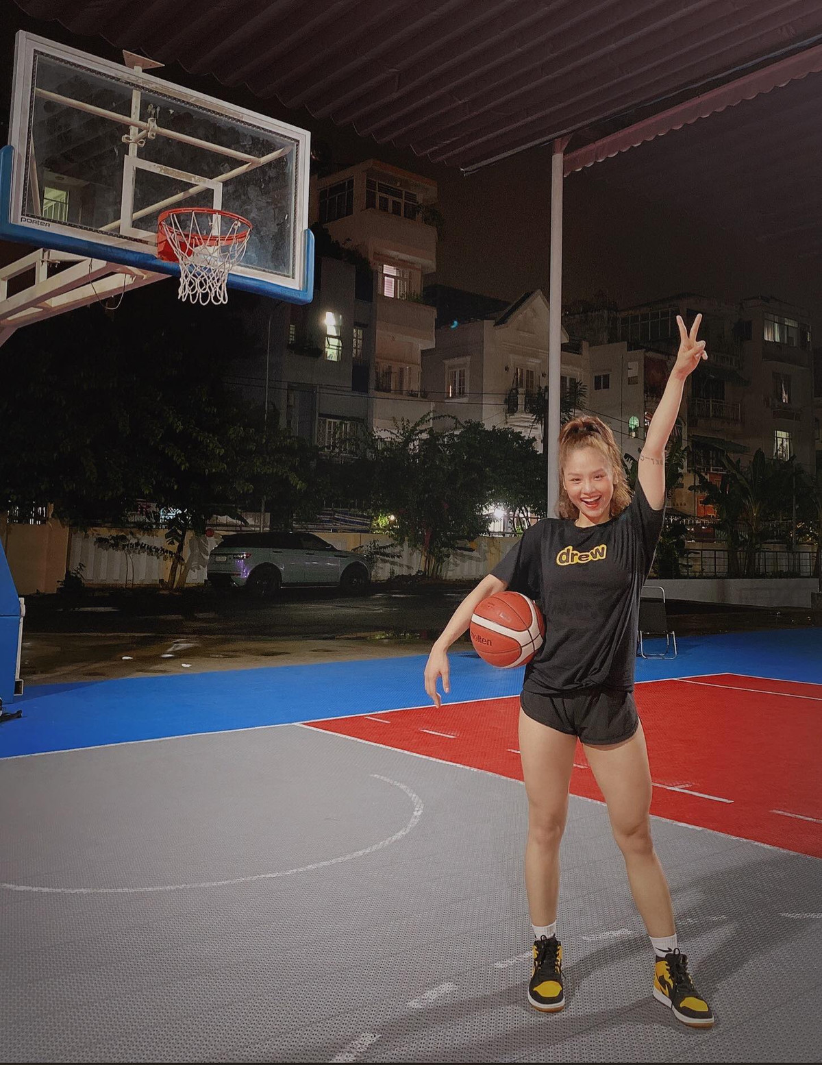 Body được cải thiện giúp Miu Lê tự tin khoe vóc dáng.