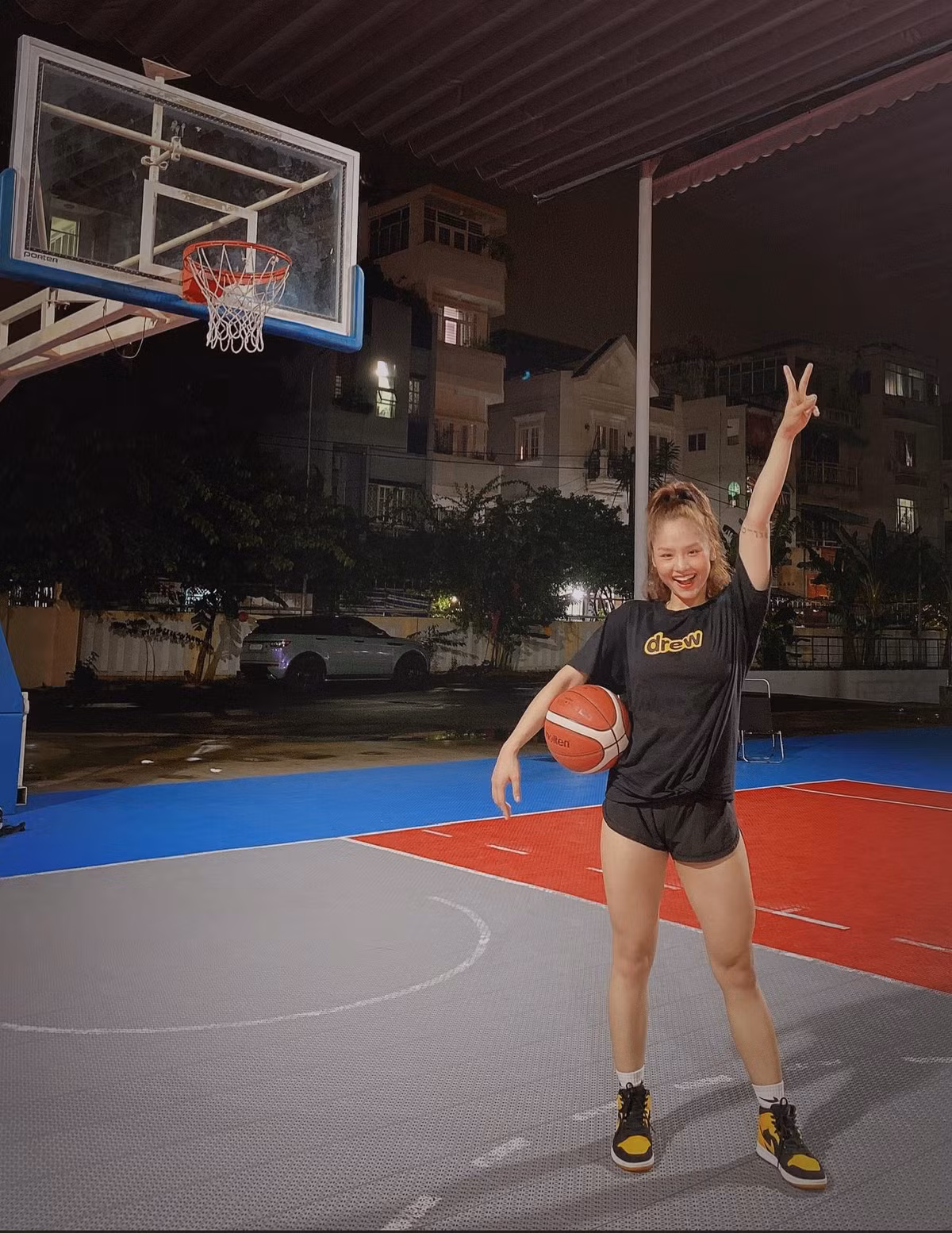 Body được cải thiện giúp Miu Lê tự tin khoe vóc dáng.